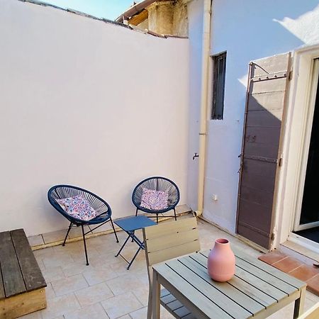 Appartements Entre Provence Et Camargue Tarascon Exterior foto