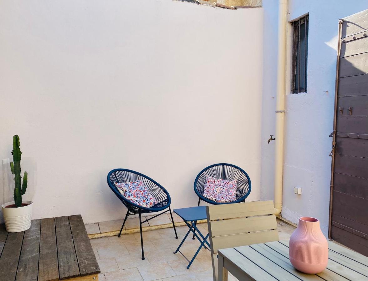 Appartements Entre Provence Et Camargue Tarascon Exterior foto