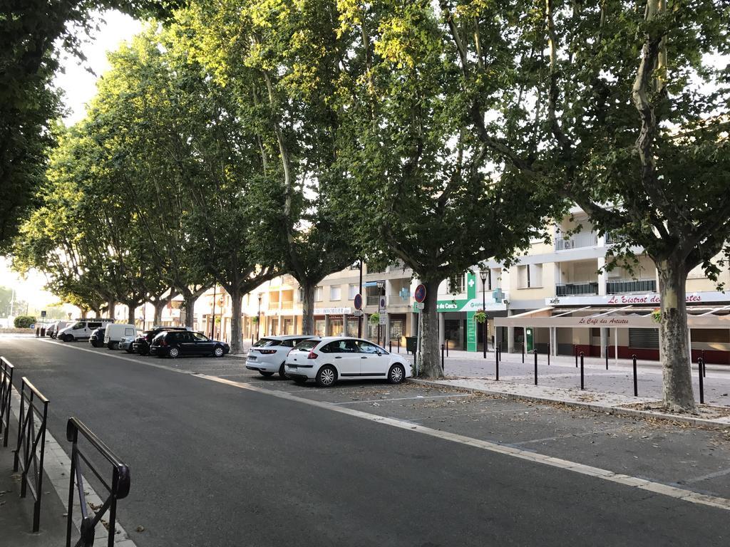 Appartements Entre Provence Et Camargue Tarascon Exterior foto